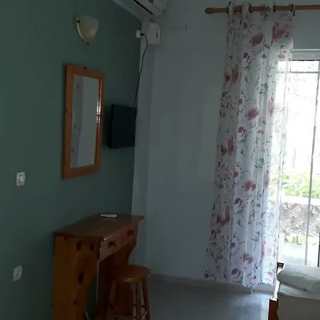 όαση Πανσιόν *